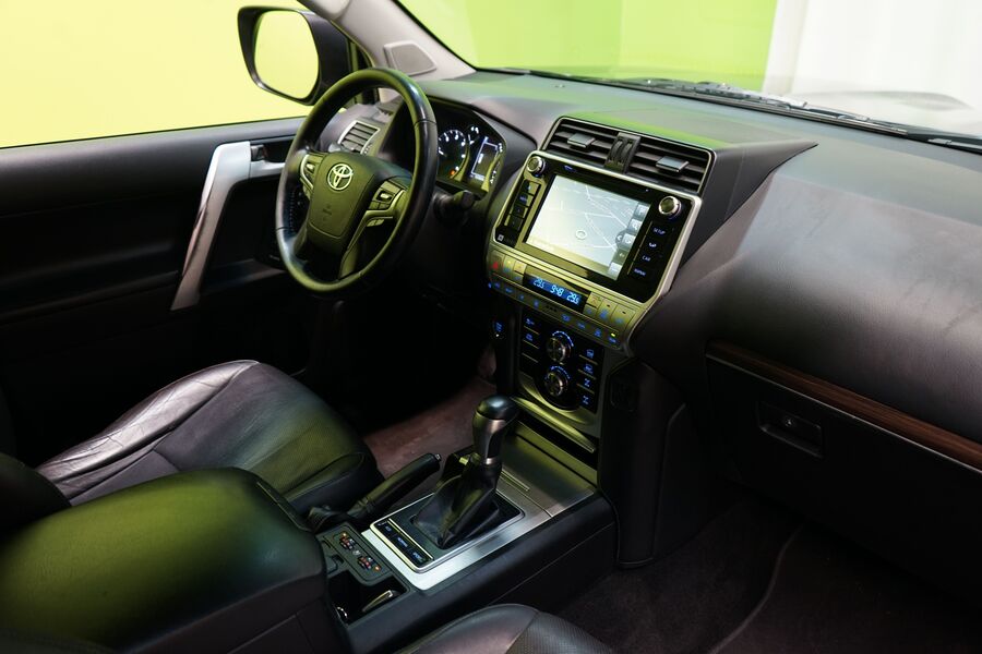 Toyota Land Cruiser vaihtoauto