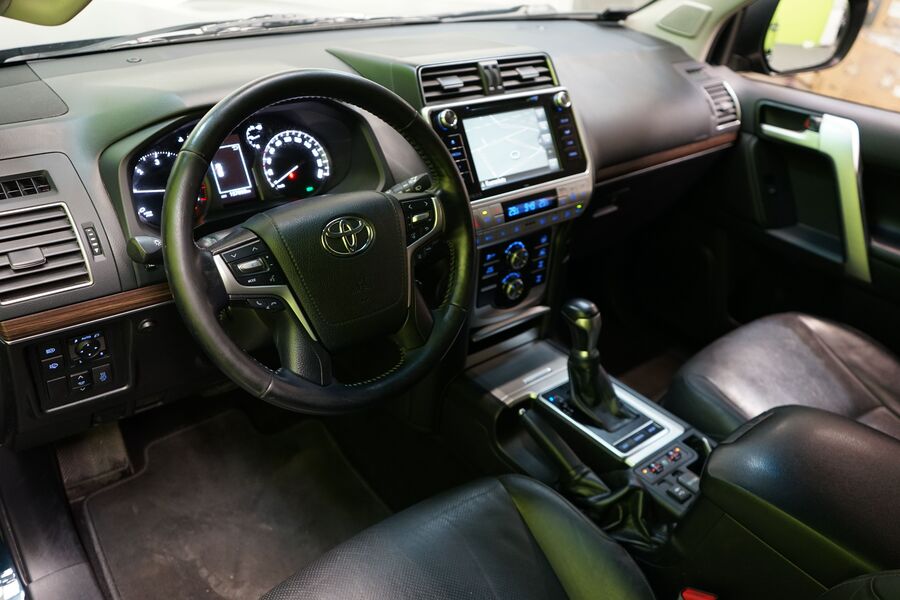 Toyota Land Cruiser vaihtoauto