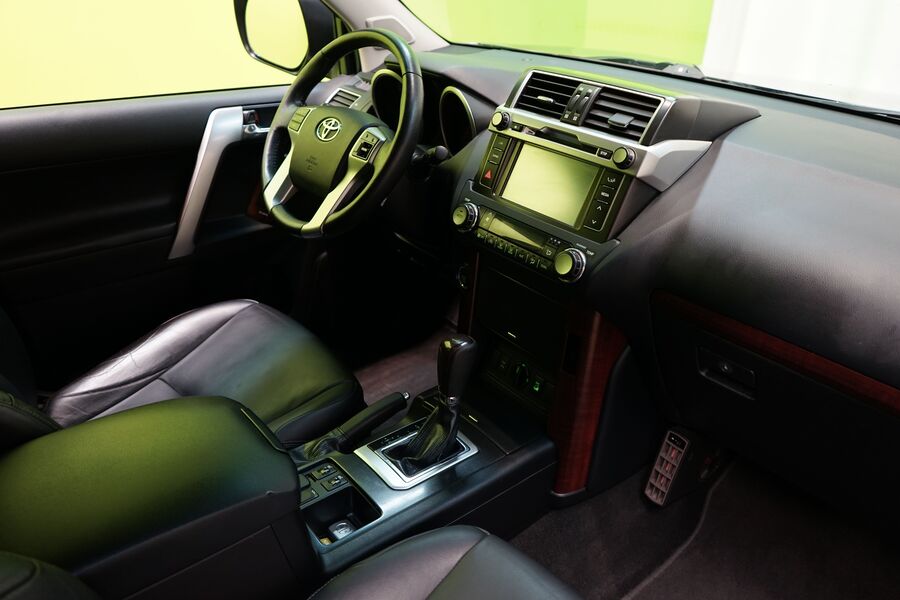 Toyota Land Cruiser vaihtoauto