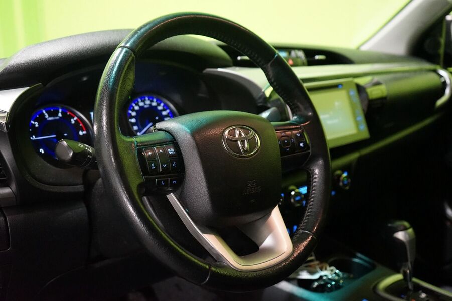 Toyota Hilux vaihtoauto