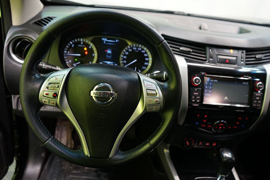 Nissan Navara vaihtoauto