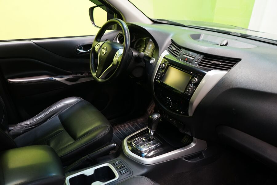 Nissan Navara vaihtoauto