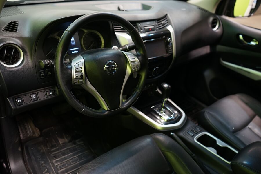 Nissan Navara vaihtoauto