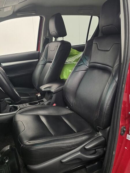 Toyota Hilux vaihtoauto