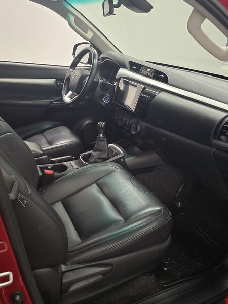 Toyota Hilux vaihtoauto