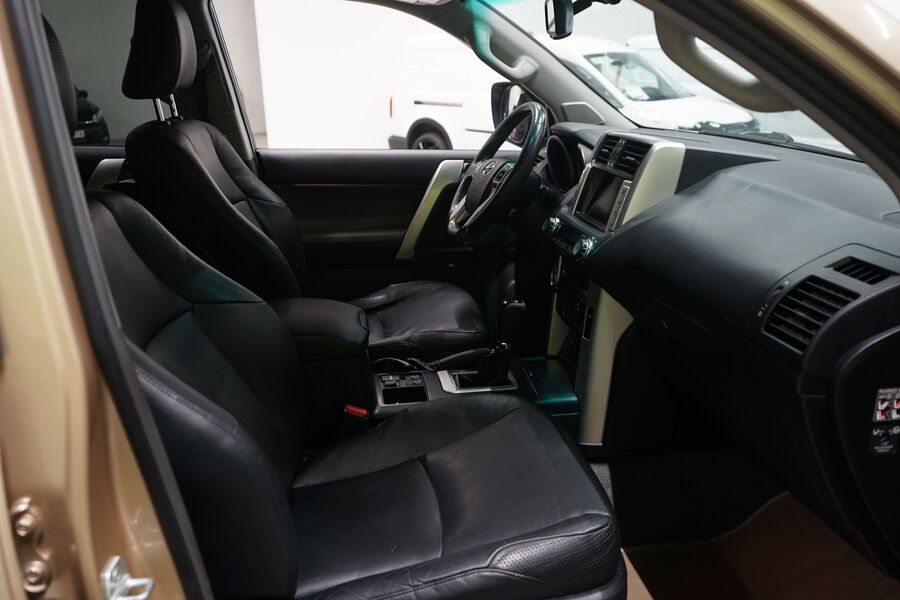 Toyota Land Cruiser vaihtoauto