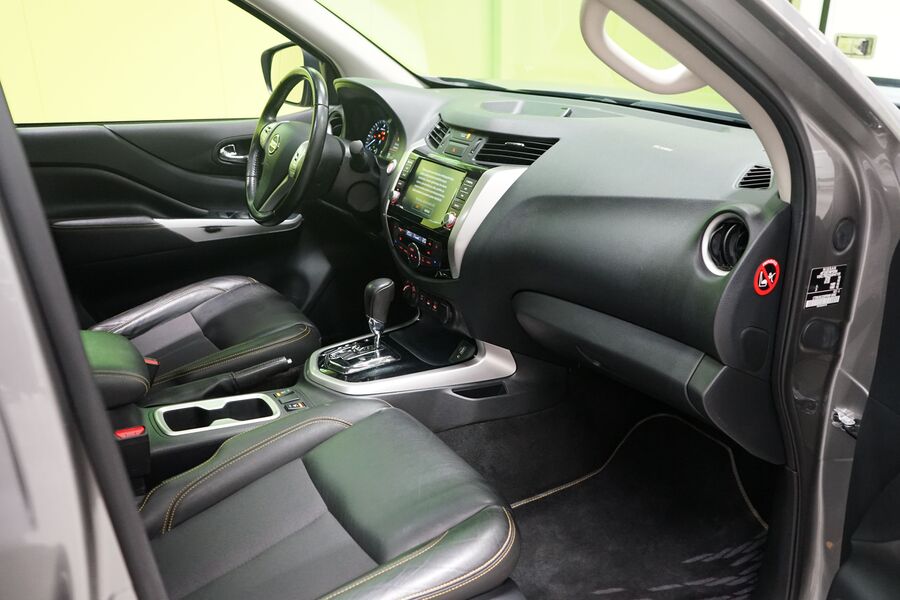 Nissan Navara vaihtoauto