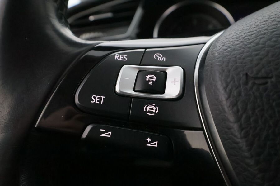 Volkswagen Touran vaihtoauto