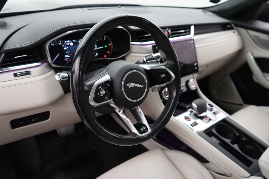 Jaguar F-PACE vaihtoauto