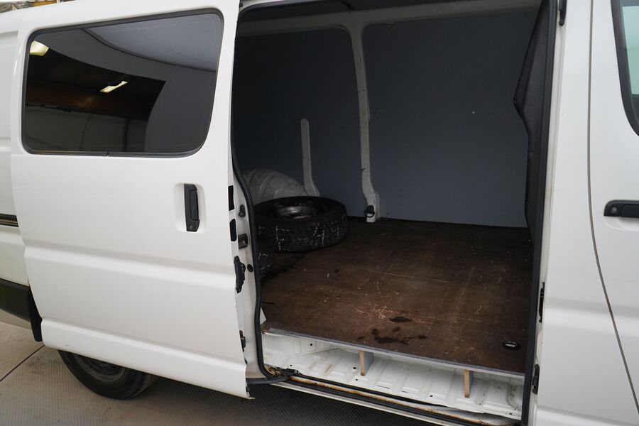 Toyota Hiace vaihtoauto