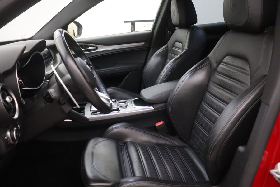 Alfa Romeo Stelvio vaihtoauto