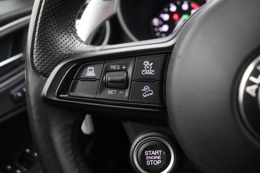 Alfa Romeo Stelvio vaihtoauto