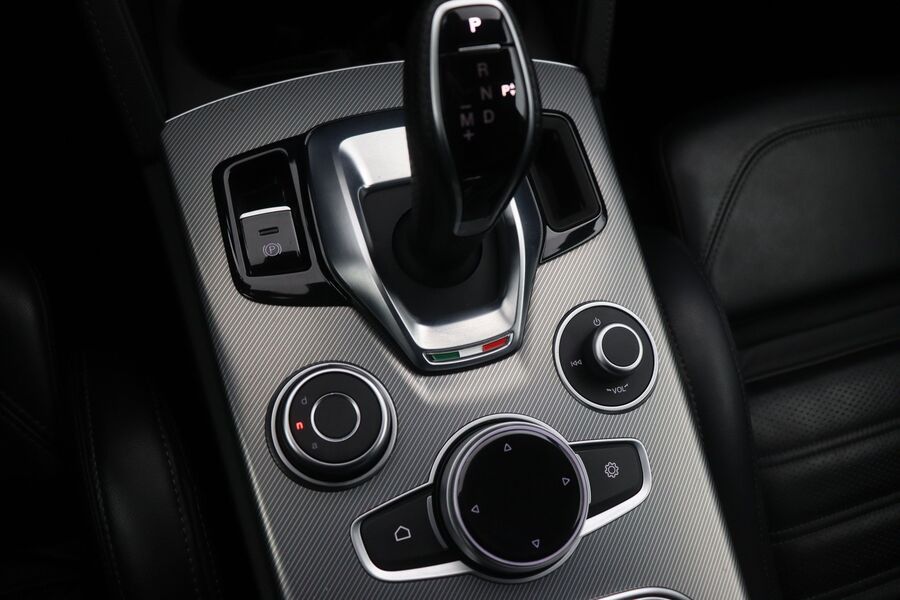 Alfa Romeo Stelvio vaihtoauto