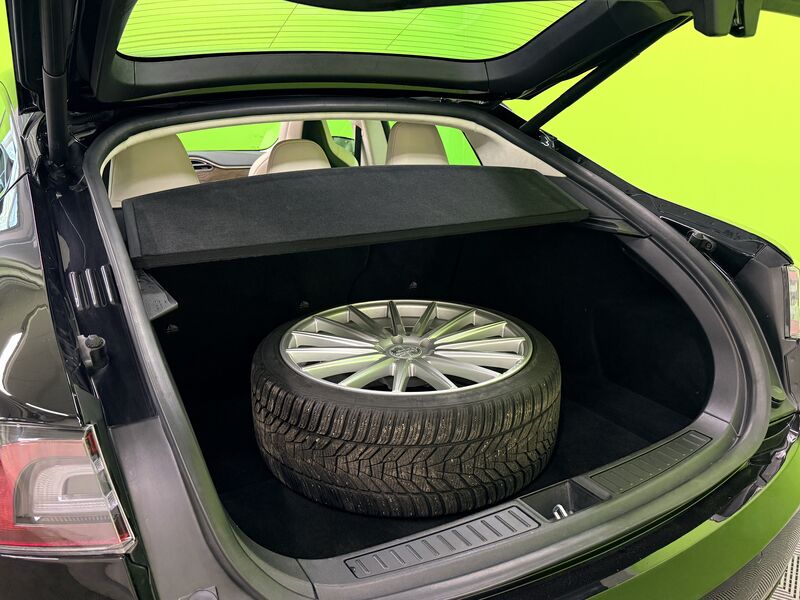 Tesla Model S vaihtoauto