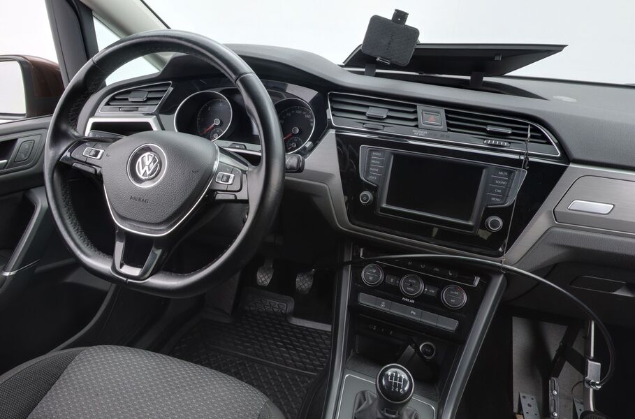 Volkswagen Touran vaihtoauto