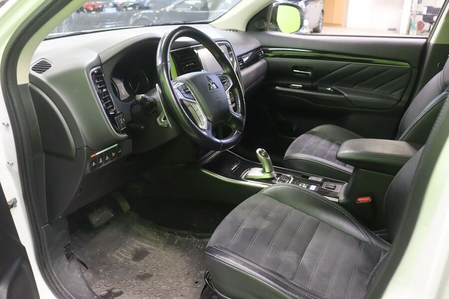 Mitsubishi Outlander PHEV vaihtoauto