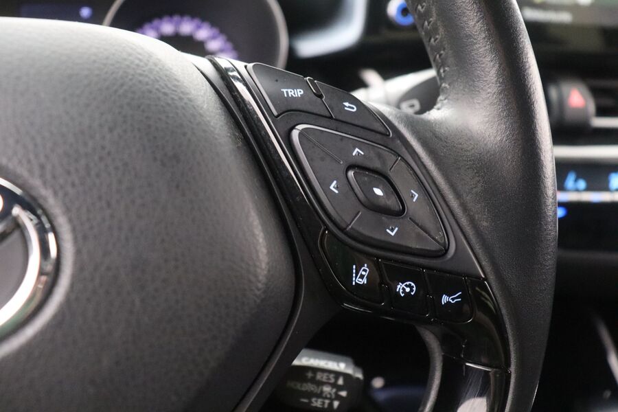 Toyota C-HR vaihtoauto