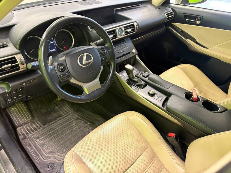 Lexus IS vaihtoauto