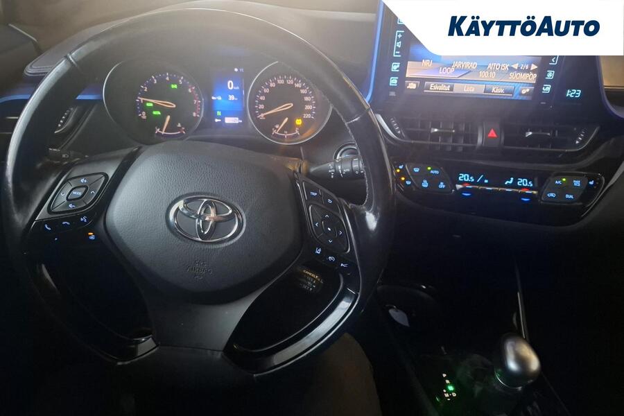 Toyota C-HR vaihtoauto