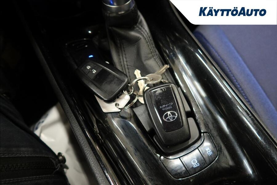 Toyota C-HR vaihtoauto