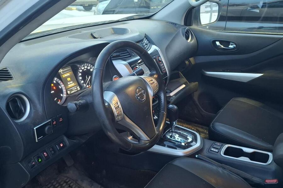 Nissan Navara vaihtoauto