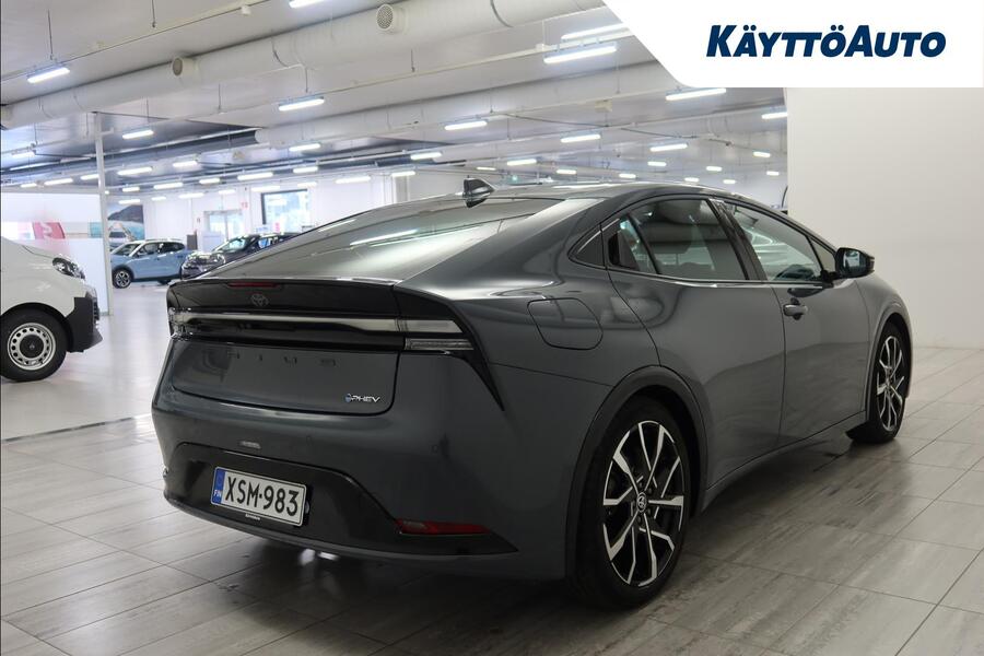 Toyota Prius Plug-in vaihtoauto