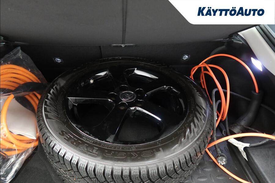 Toyota Prius Plug-in vaihtoauto