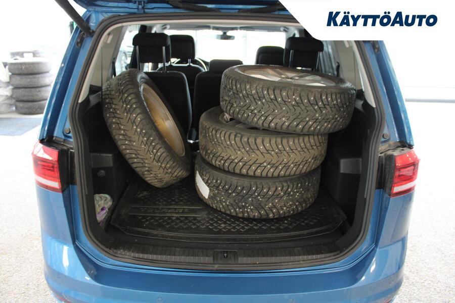 Volkswagen Touran vaihtoauto