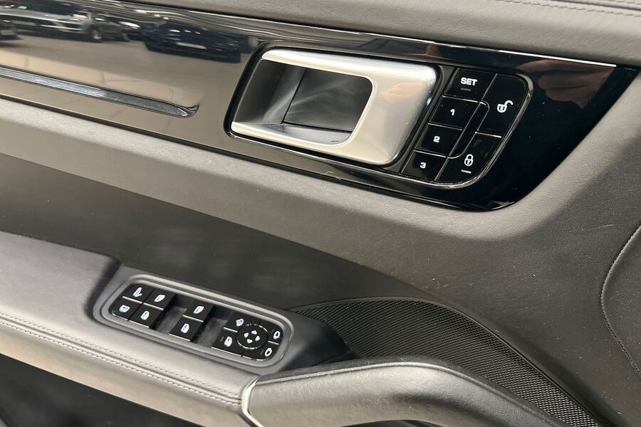 Porsche Cayenne vaihtoauto