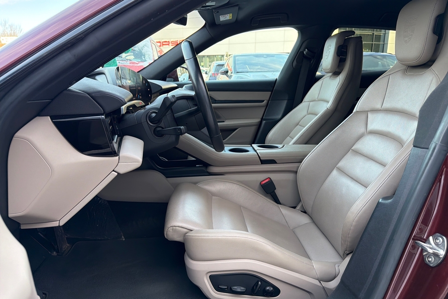 Porsche Taycan vaihtoauto