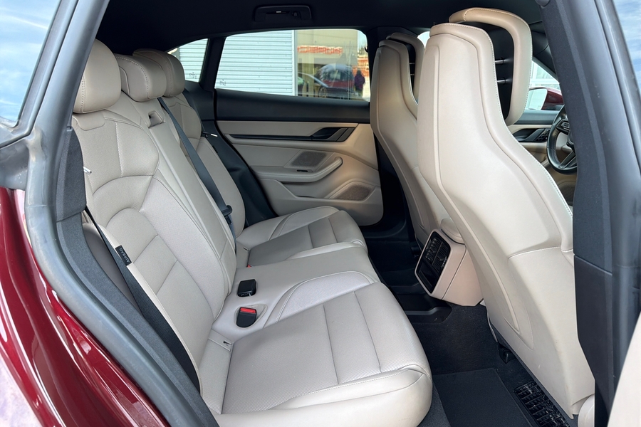 Porsche Taycan vaihtoauto