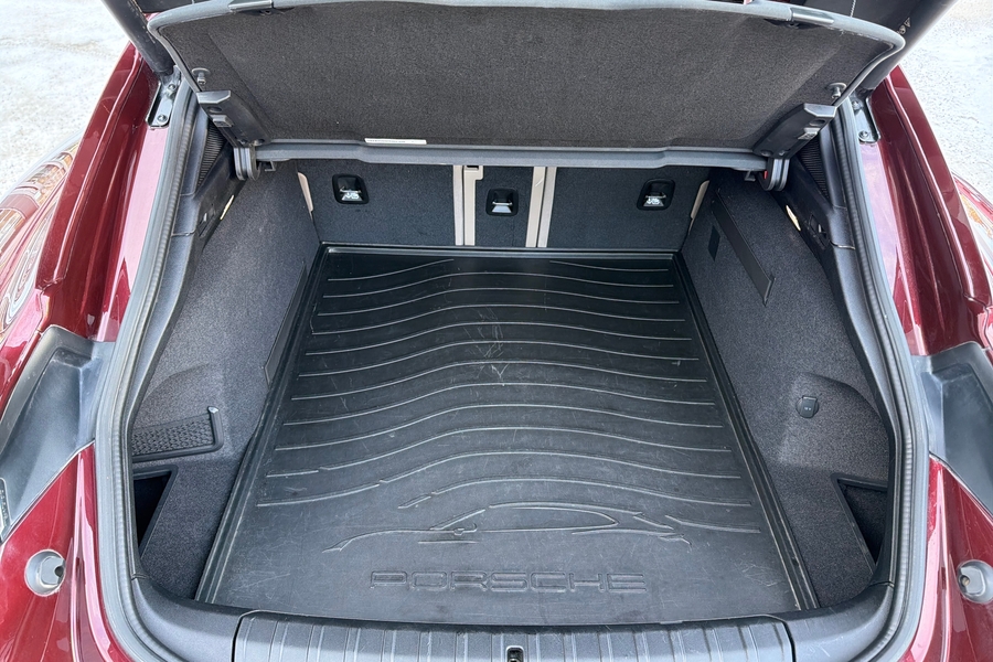 Porsche Taycan vaihtoauto