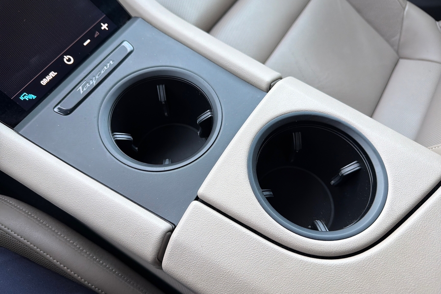 Porsche Taycan vaihtoauto