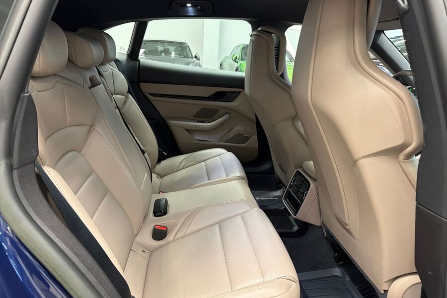 Porsche Taycan vaihtoauto