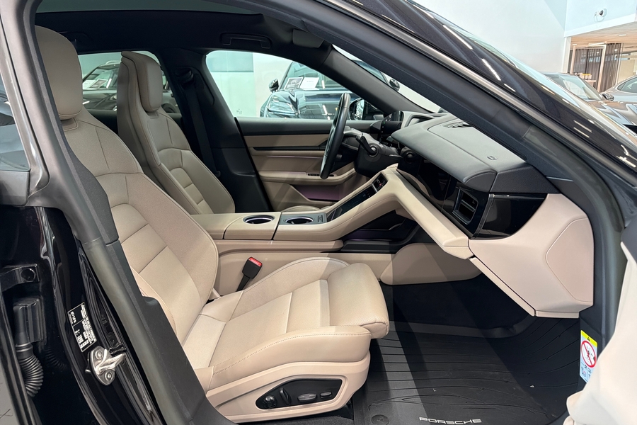 Porsche Taycan vaihtoauto