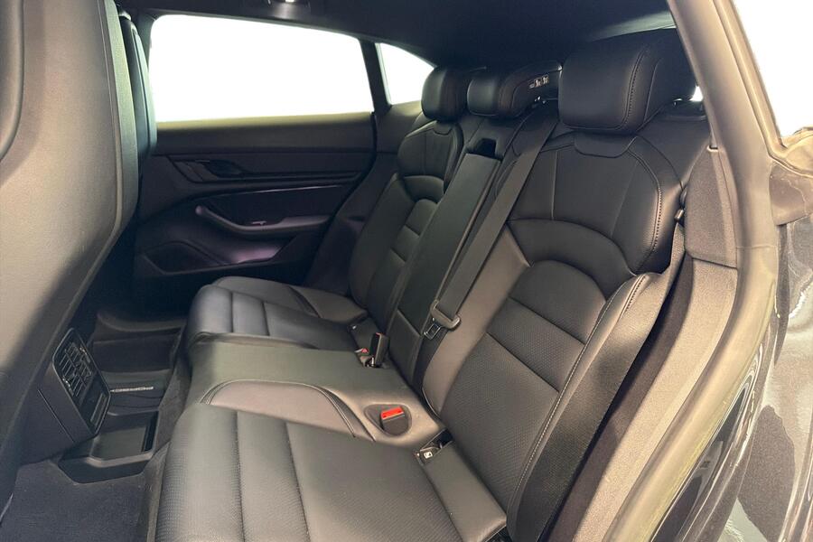 Porsche Taycan vaihtoauto