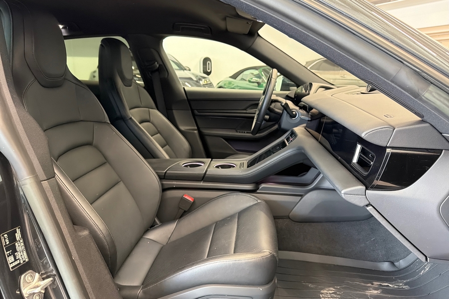 Porsche Taycan vaihtoauto