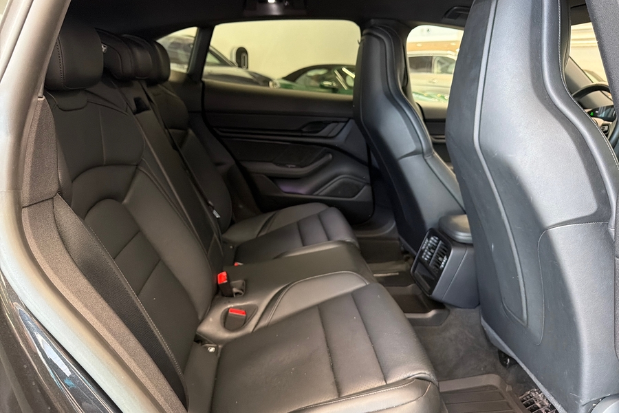 Porsche Taycan vaihtoauto