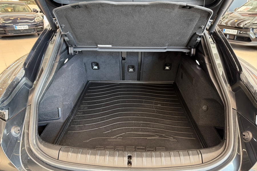 Porsche Taycan vaihtoauto