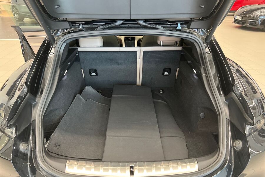 Porsche Taycan vaihtoauto