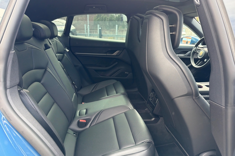 Porsche Taycan vaihtoauto