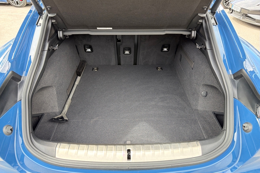 Porsche Taycan vaihtoauto