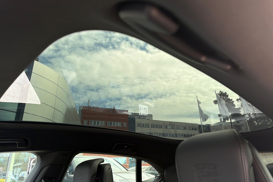 Porsche Taycan vaihtoauto