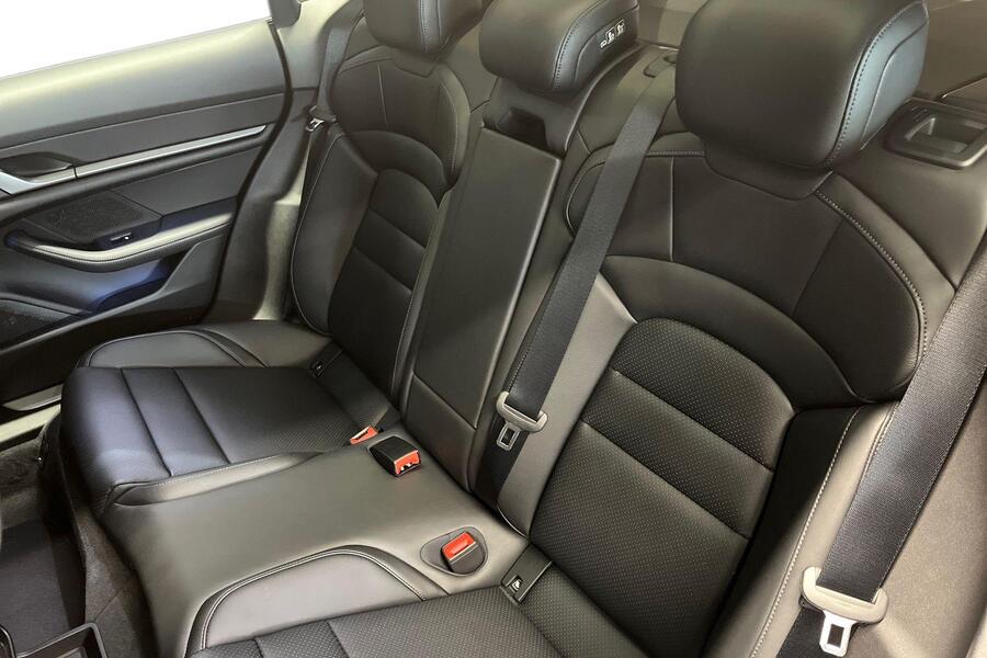 Porsche Taycan vaihtoauto