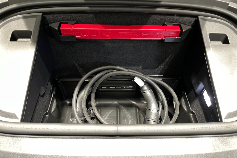 Porsche Taycan vaihtoauto