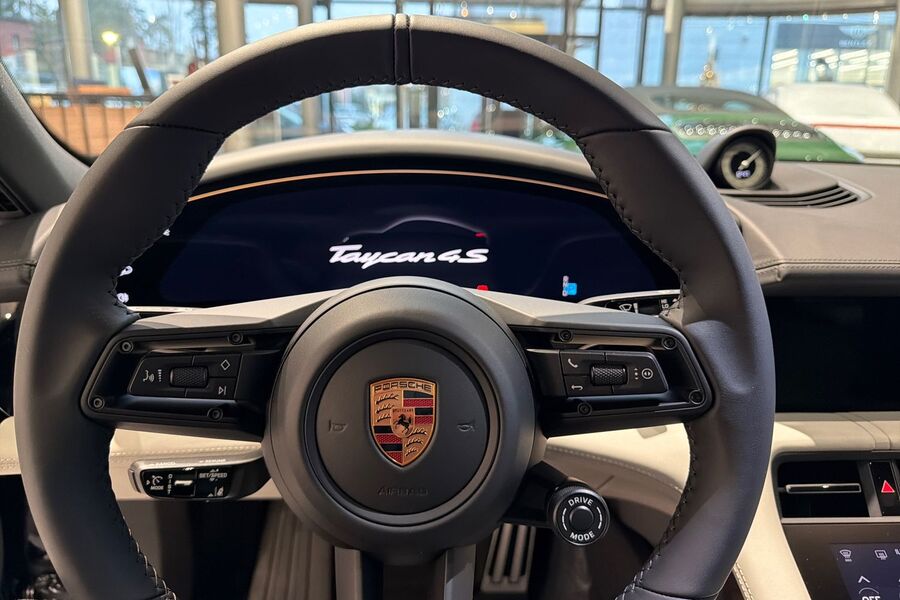 Porsche Taycan vaihtoauto