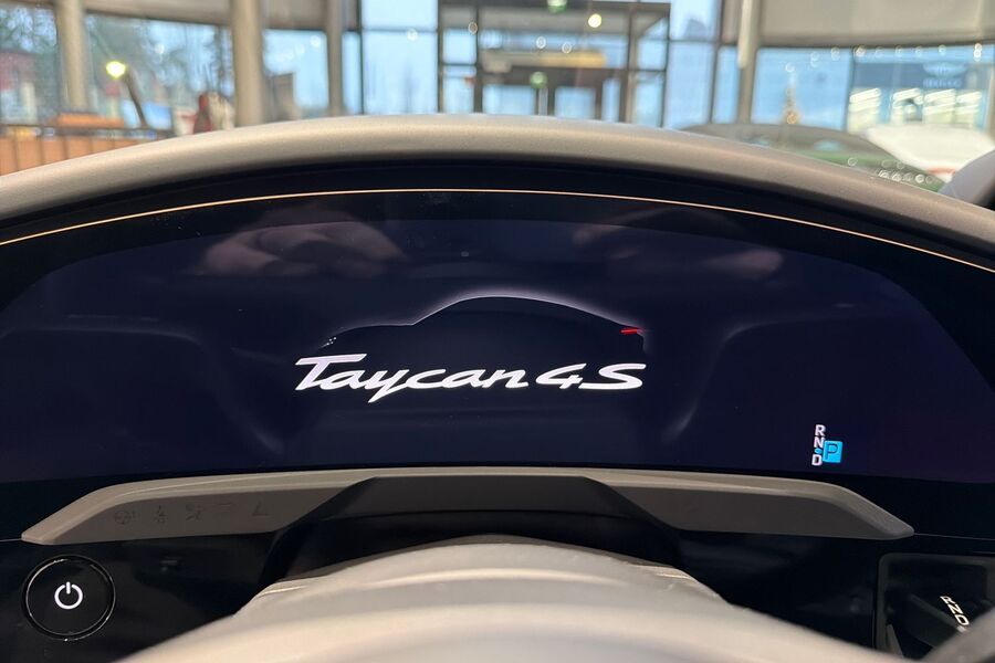 Porsche Taycan vaihtoauto