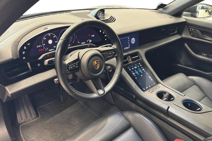 Porsche Taycan vaihtoauto