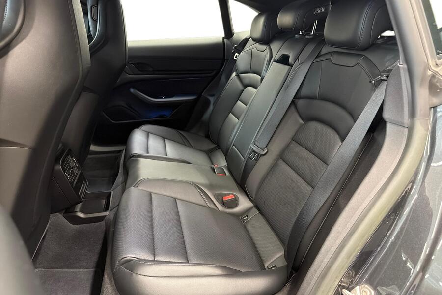 Porsche Taycan vaihtoauto