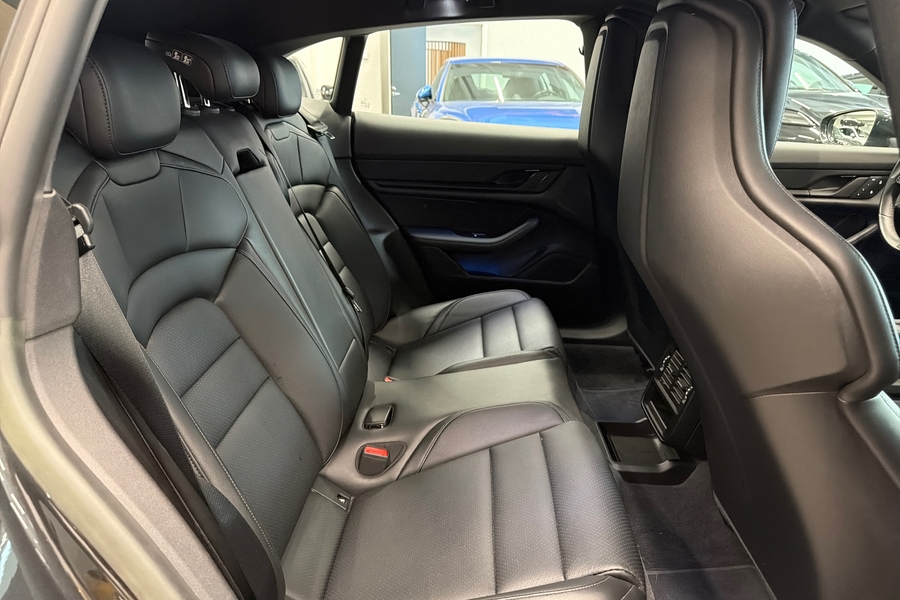 Porsche Taycan vaihtoauto